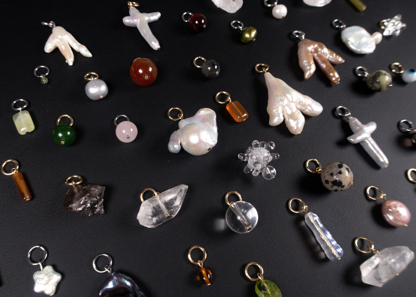 BÄROQUĖ  PËARL CHÄRM (WHITE)